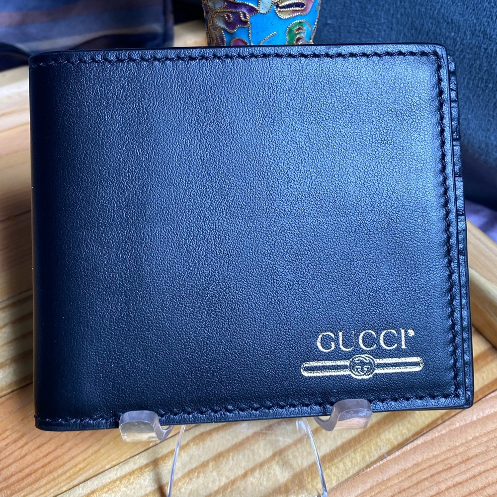 Gucci Signature Calfskin Leather Gold Logo Print Bifold Wallet NWOT